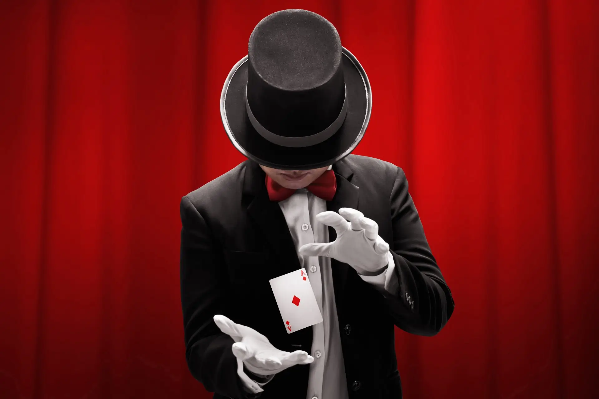 Magic Shows in Las Vegas: Why Intimacy Beats the Big Stage